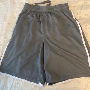 NWOT Hibbett Sports boys basketball shorts XL